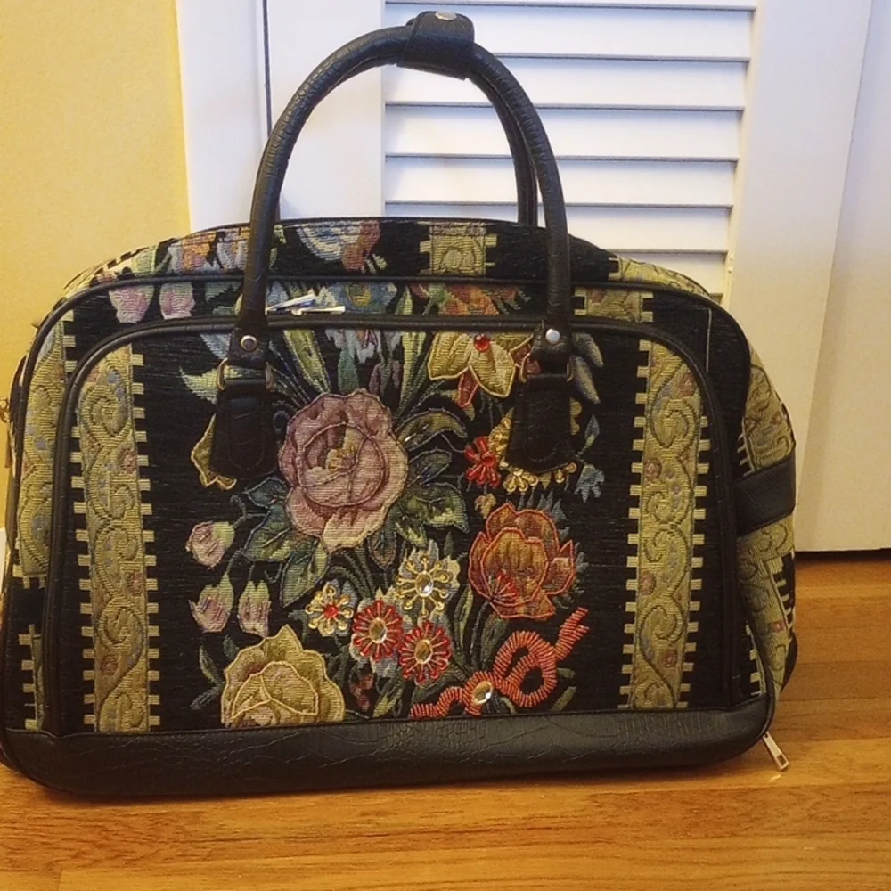 Mellow World Duffle Style Travel Bag - Picture 1 of 4